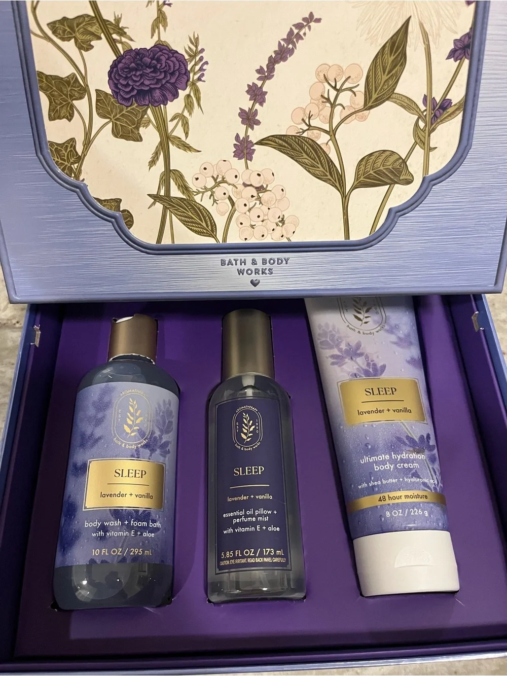 Bath & Body Works Blue & Cream Floral Gift set with “Sleep” body care